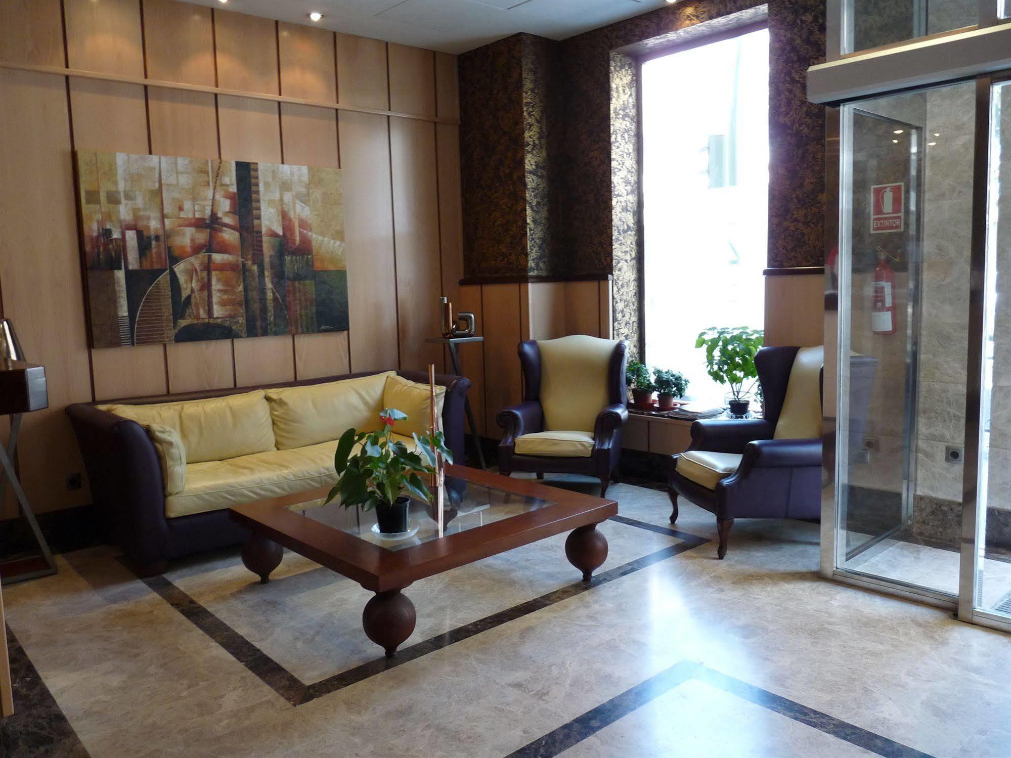 Hotel 4C Puerta Europa Madrid Ngoại thất bức ảnh