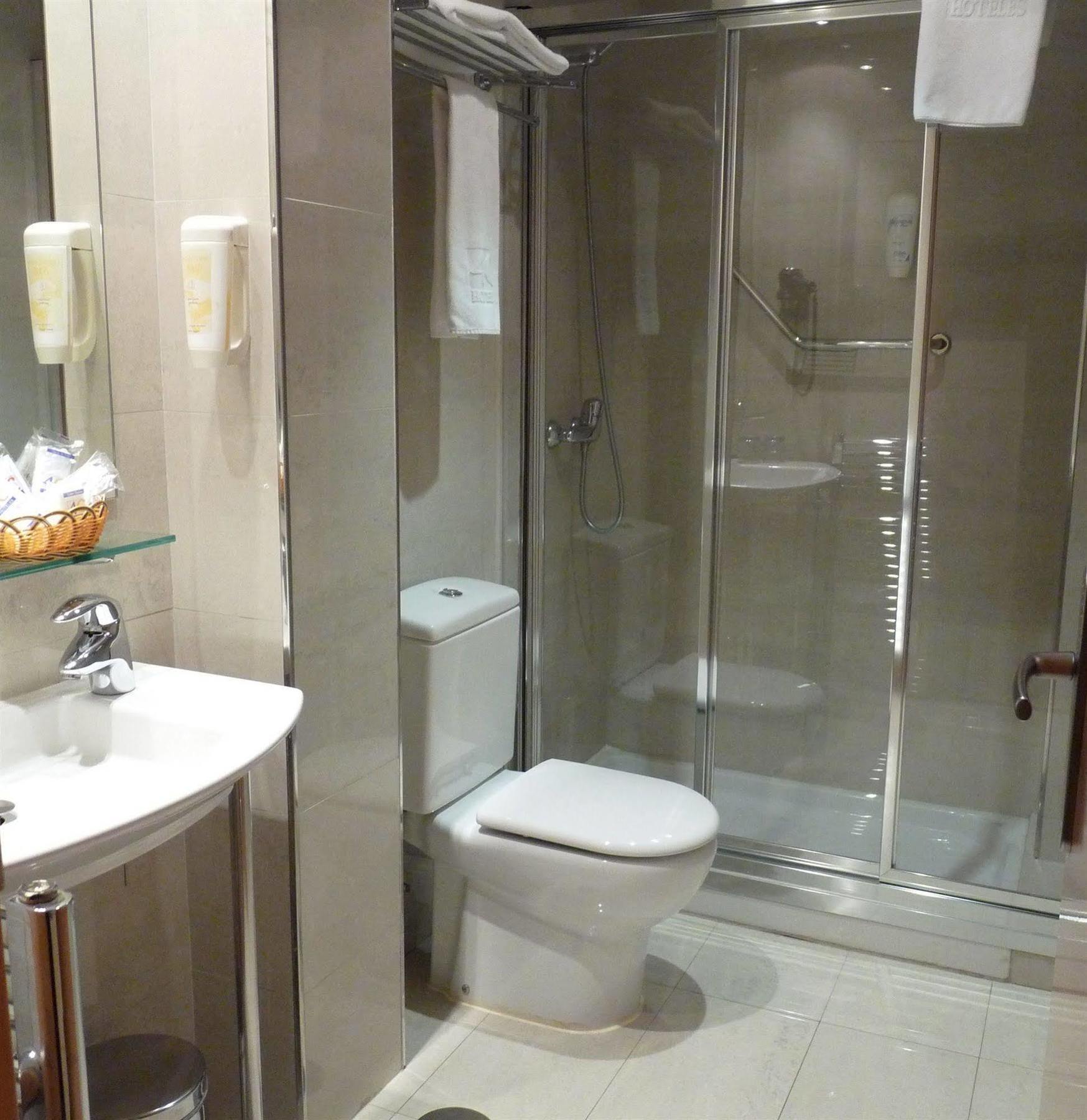 Hotel 4C Puerta Europa Madrid Ngoại thất bức ảnh