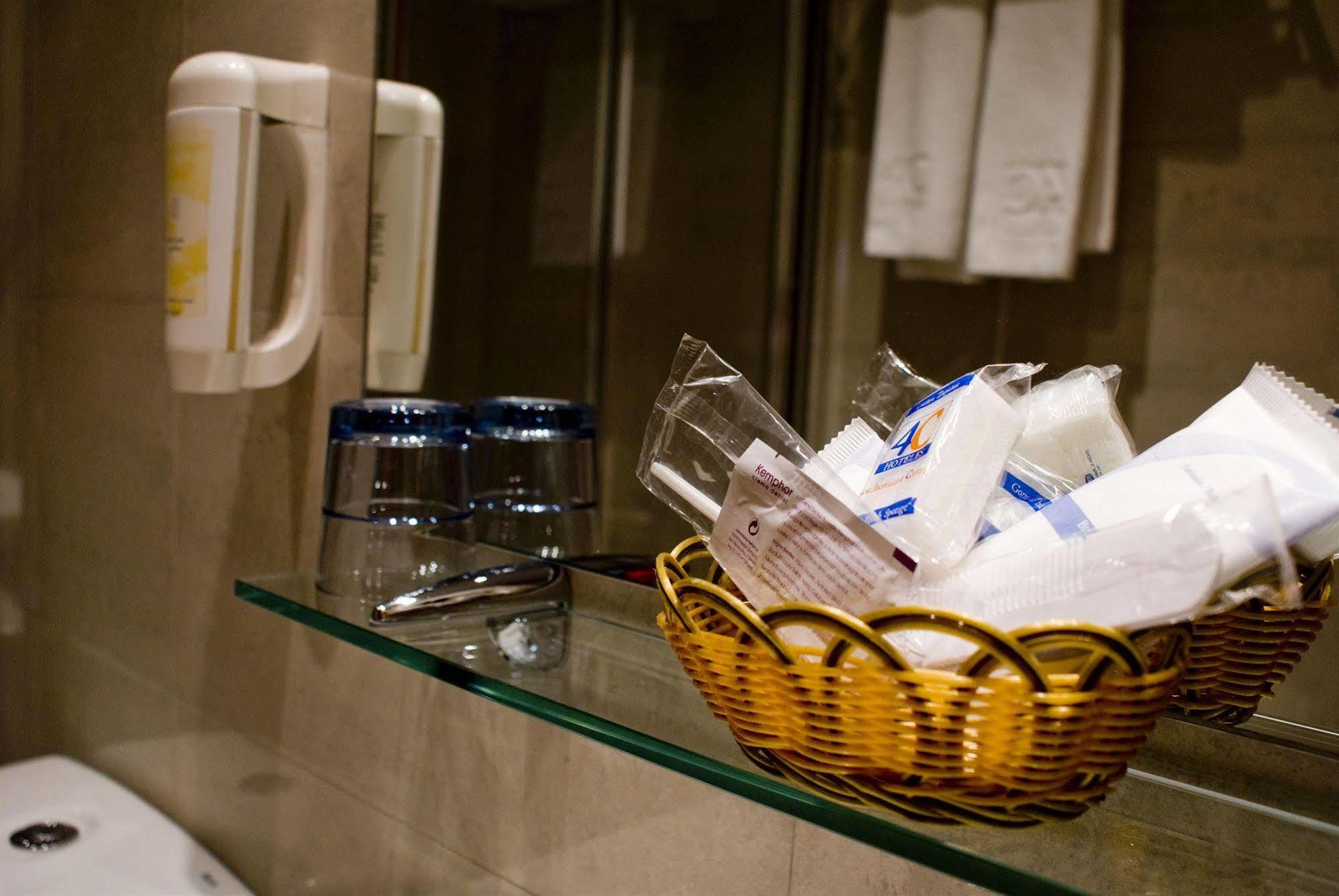 Hotel 4C Puerta Europa Madrid Ngoại thất bức ảnh