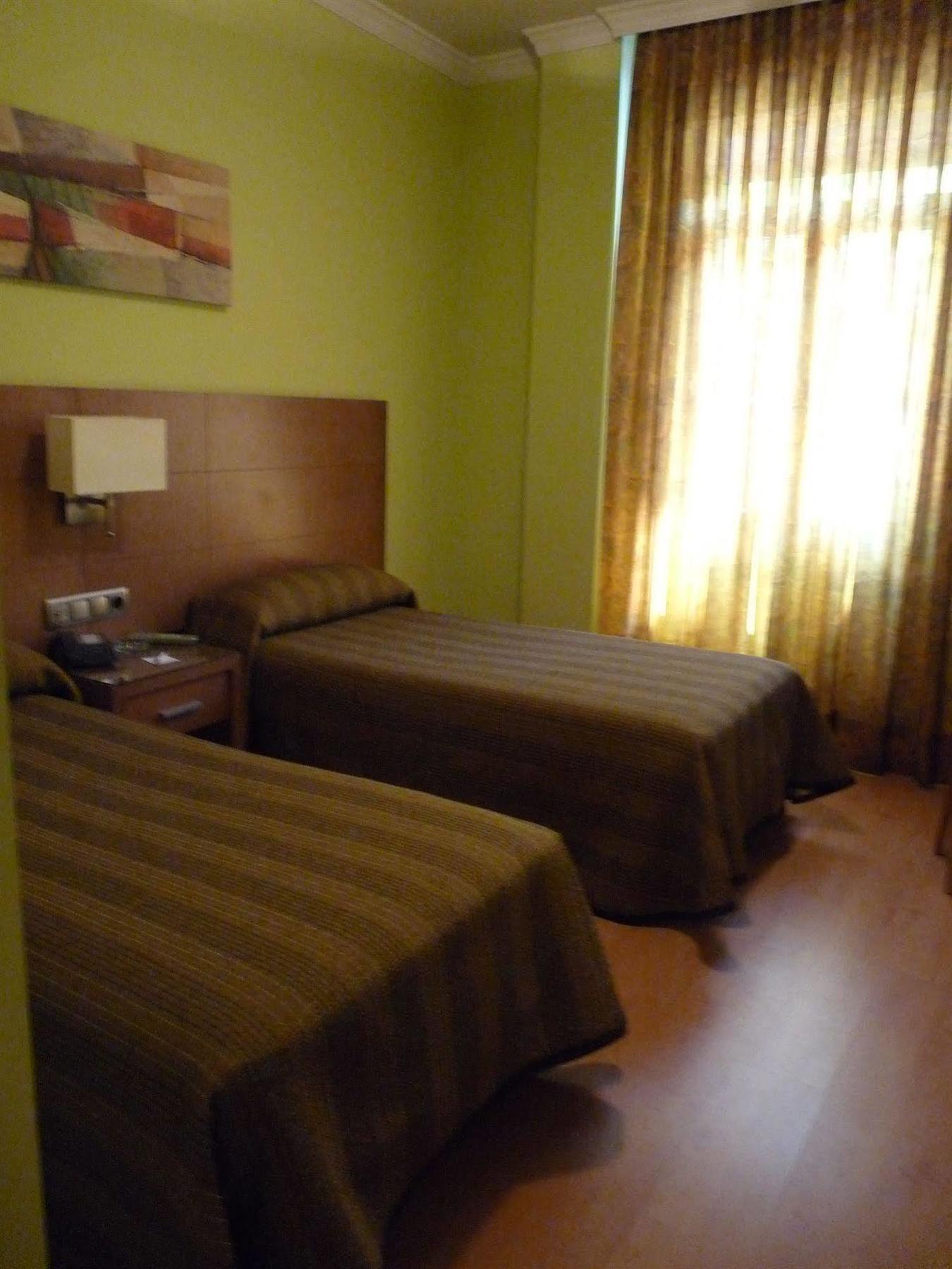 Hotel 4C Puerta Europa Madrid Ngoại thất bức ảnh