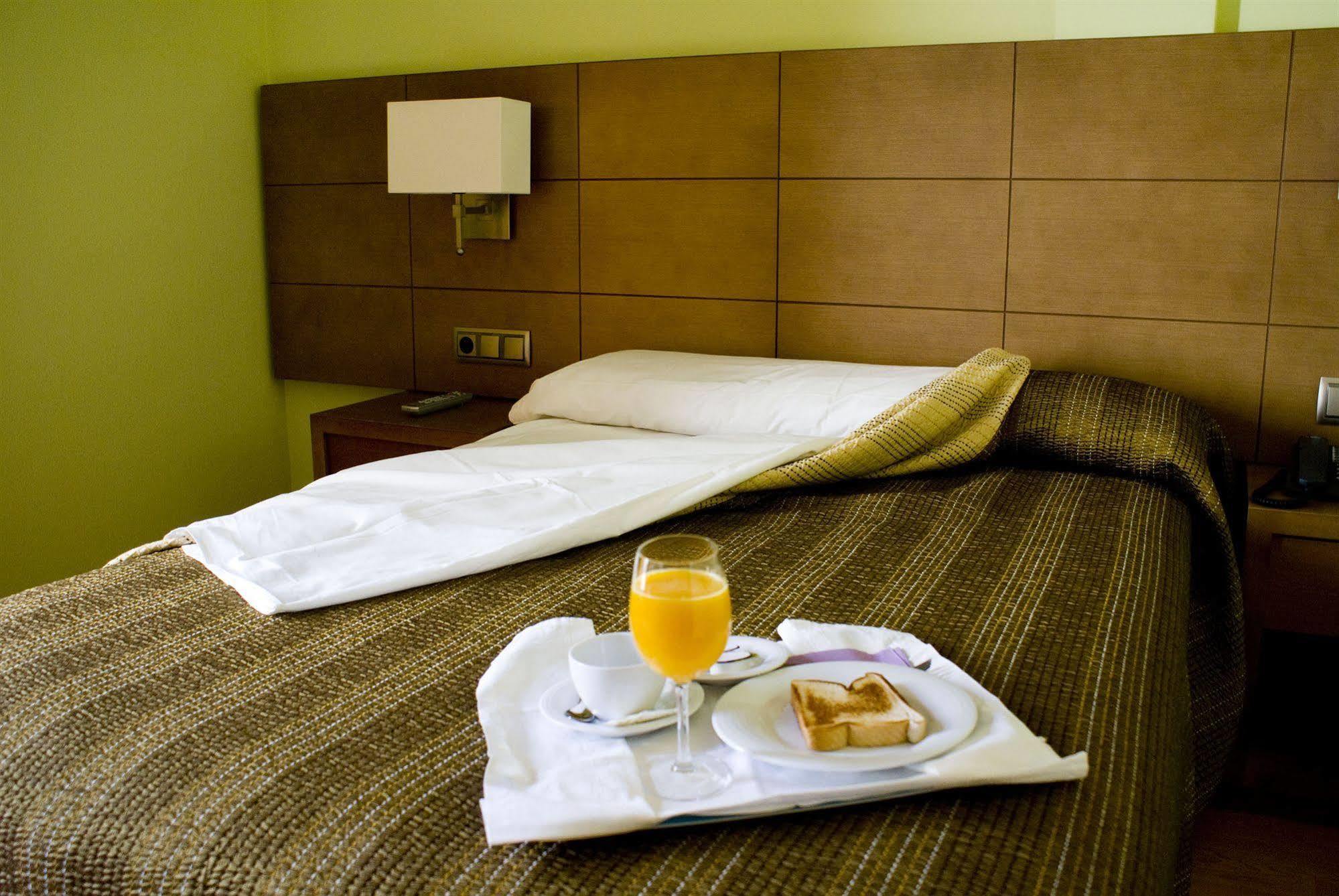 Hotel 4C Puerta Europa Madrid Ngoại thất bức ảnh