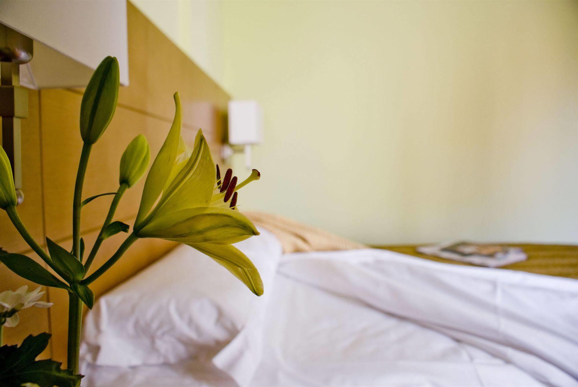 Hotel 4C Puerta Europa Madrid Ngoại thất bức ảnh