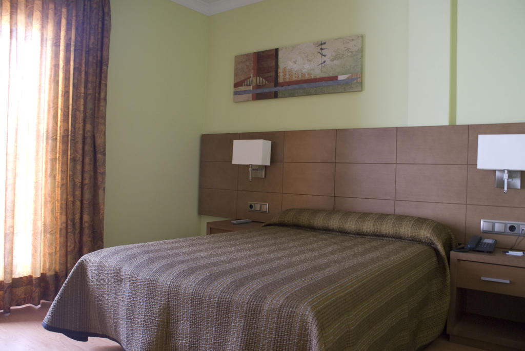 Hotel 4C Puerta Europa Madrid Ngoại thất bức ảnh